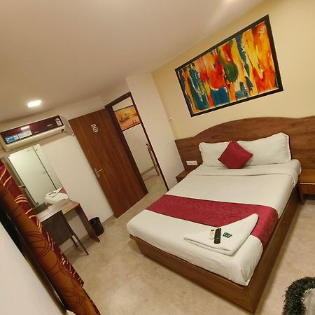 Hotel Beach Crown Juhu Mumbai Exteriör bild