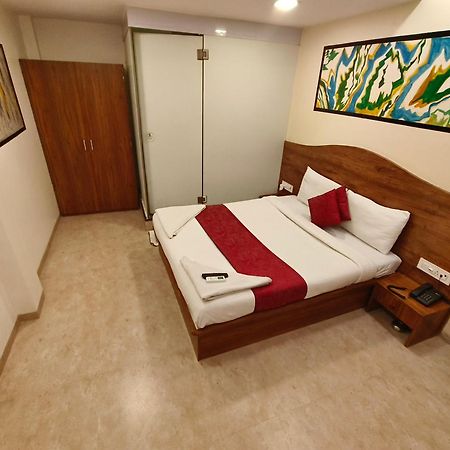 Hotel Beach Crown Juhu Mumbai Exteriör bild