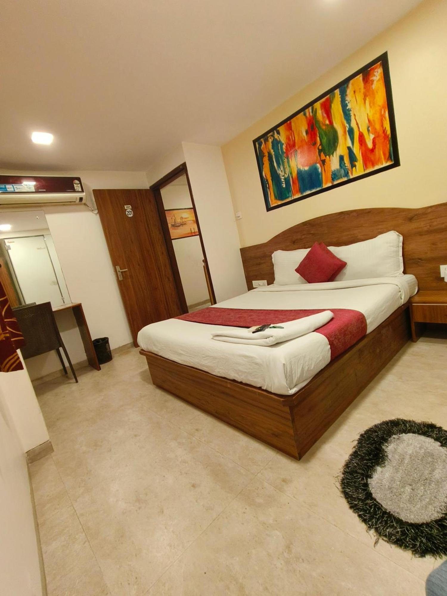 Hotel Beach Crown Juhu Mumbai Exteriör bild